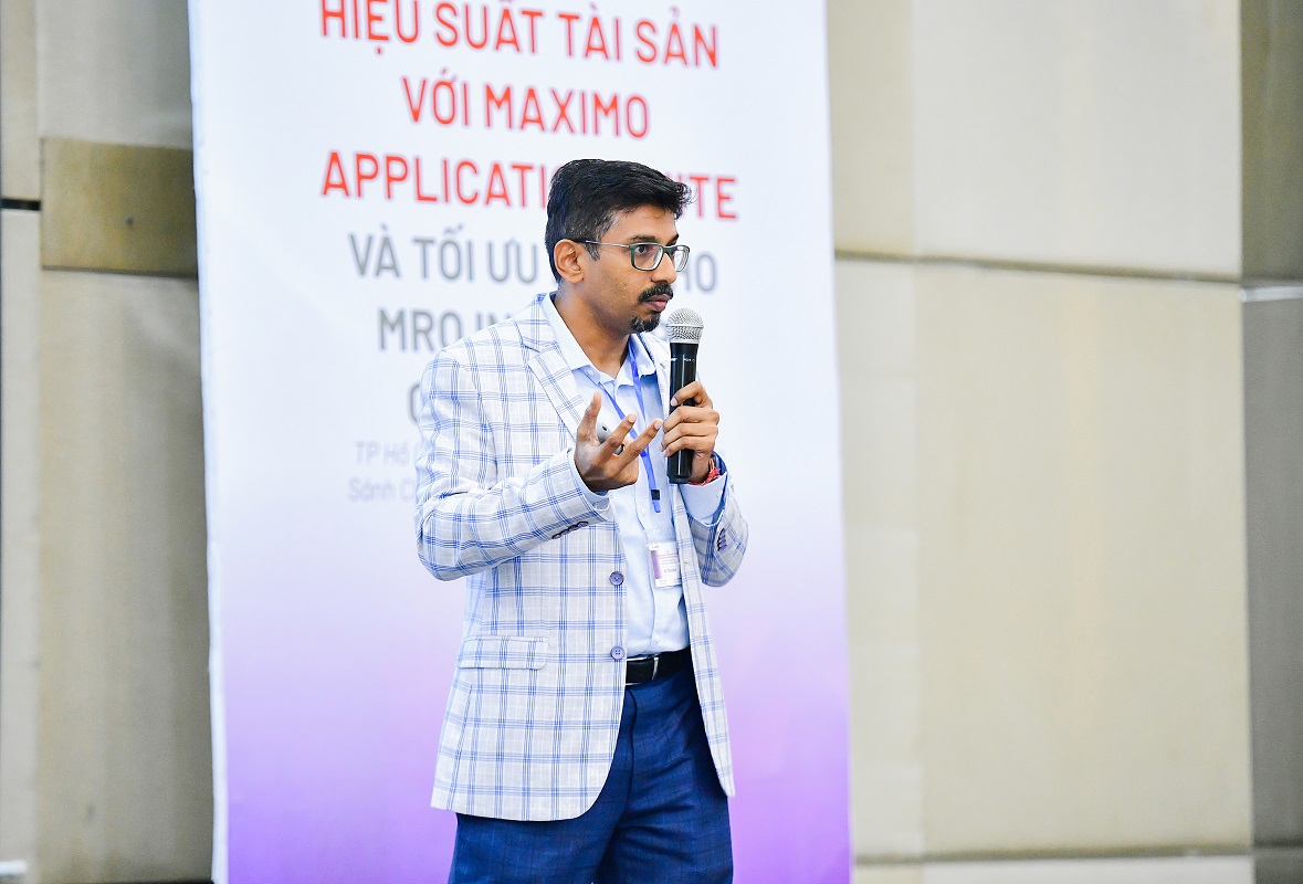 Ông Ritesh Amin - Chuyên gia tư vấn Giải pháp, nhóm Giải pháp phát triển bền vững, IBM ASEAN với phần chia sẻ về giải pháp Tối ưu Kho vận với Giải pháp IBM MRO Inventory Optimization